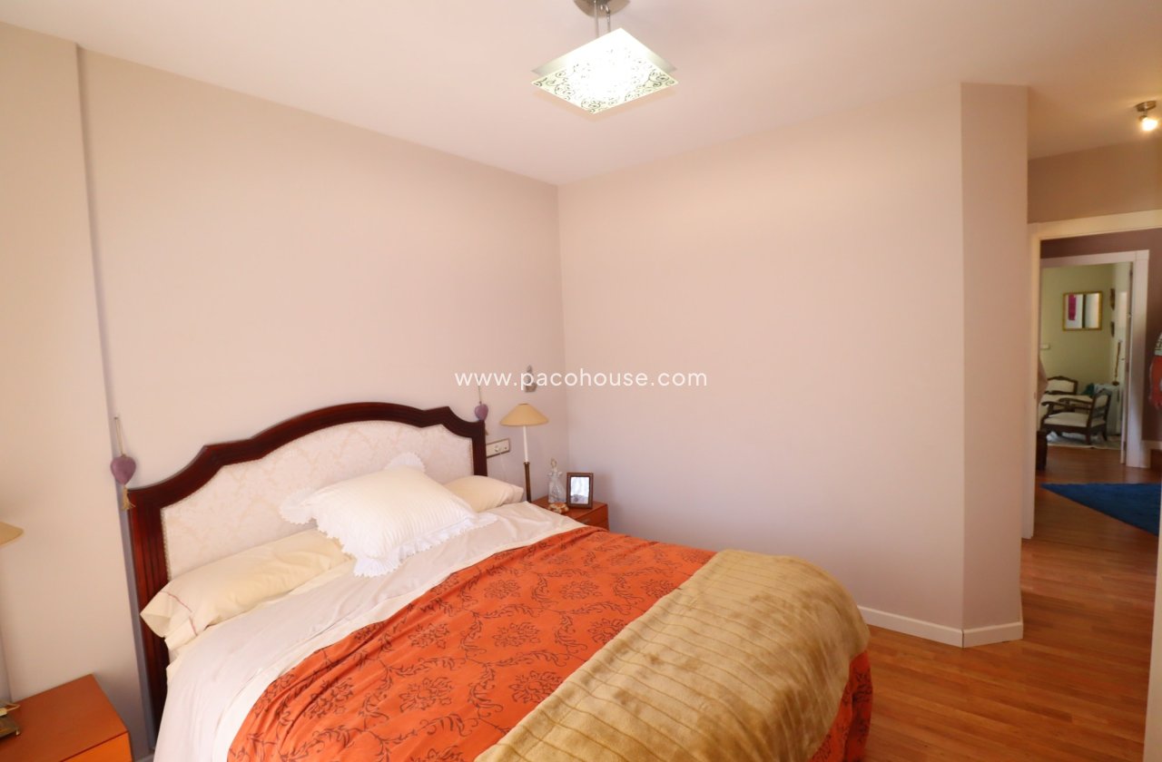 Resale - Villa -
La Parroquia