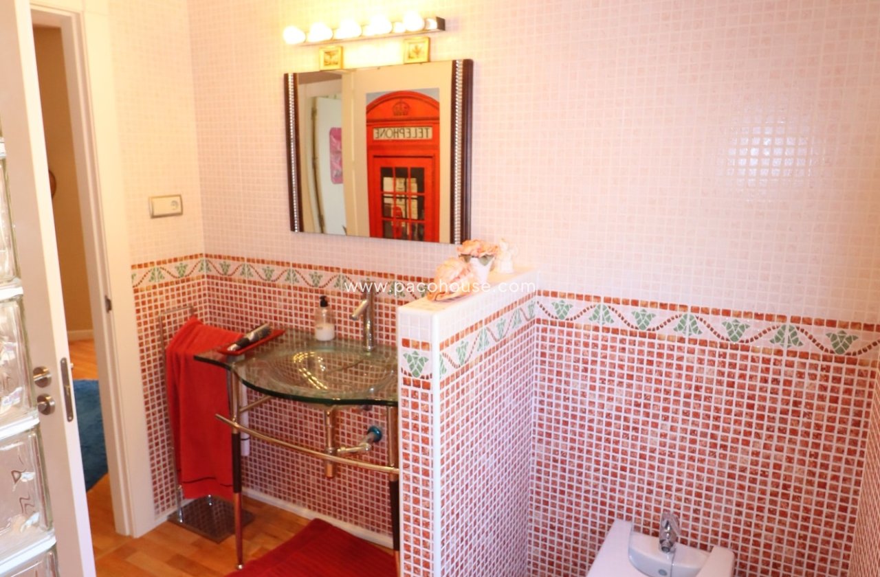 Resale - Villa -
La Parroquia