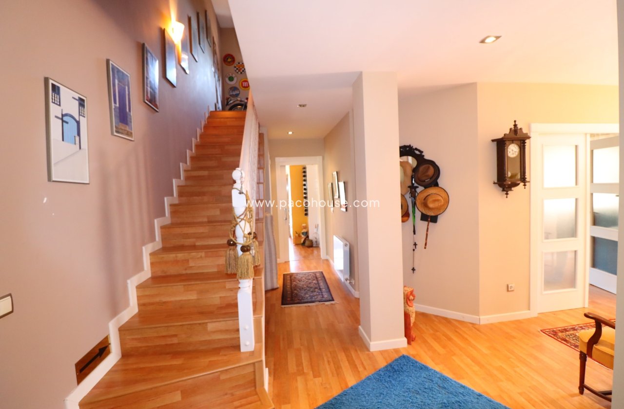 Resale - Villa -
La Parroquia