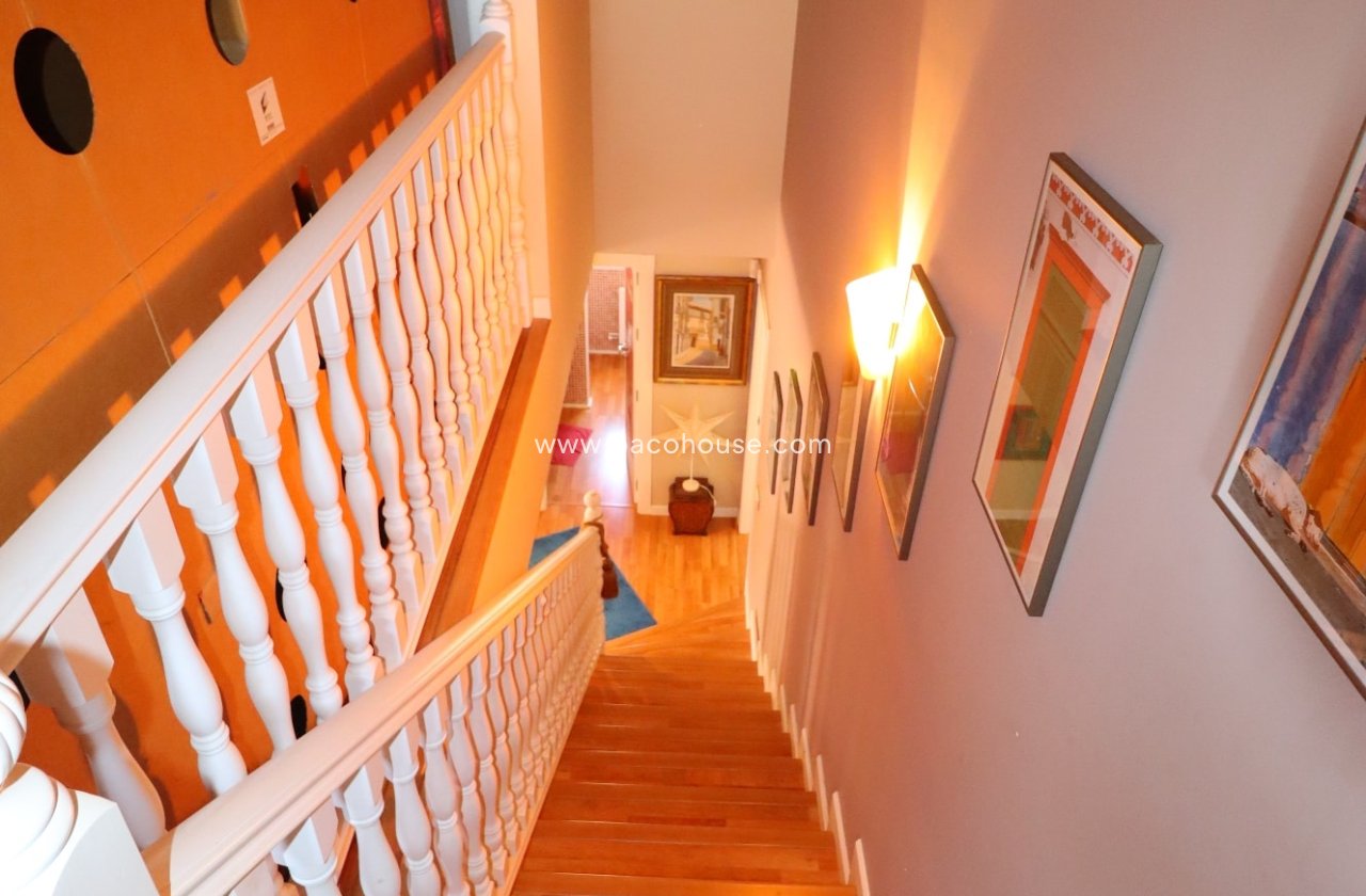 Resale - Villa -
La Parroquia