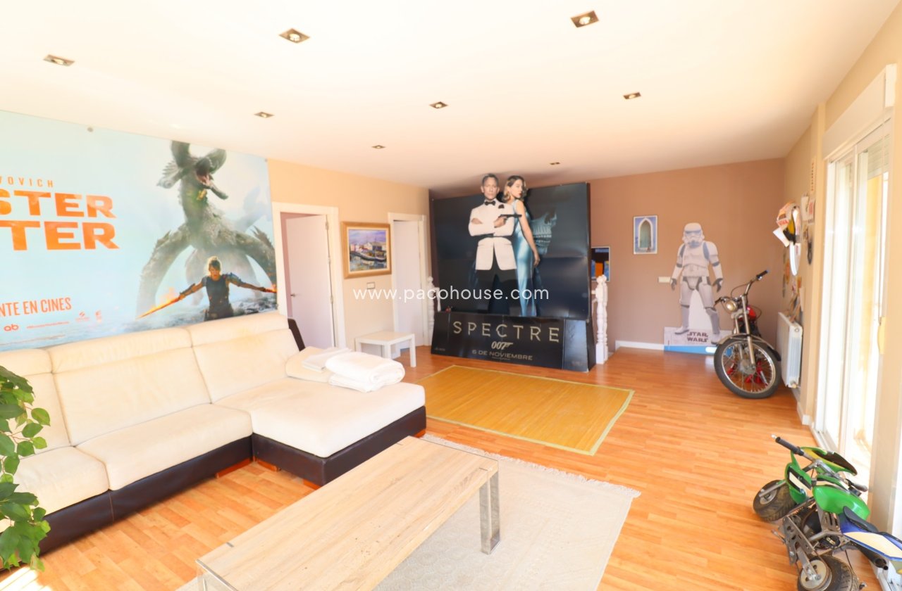 Resale - Villa -
La Parroquia