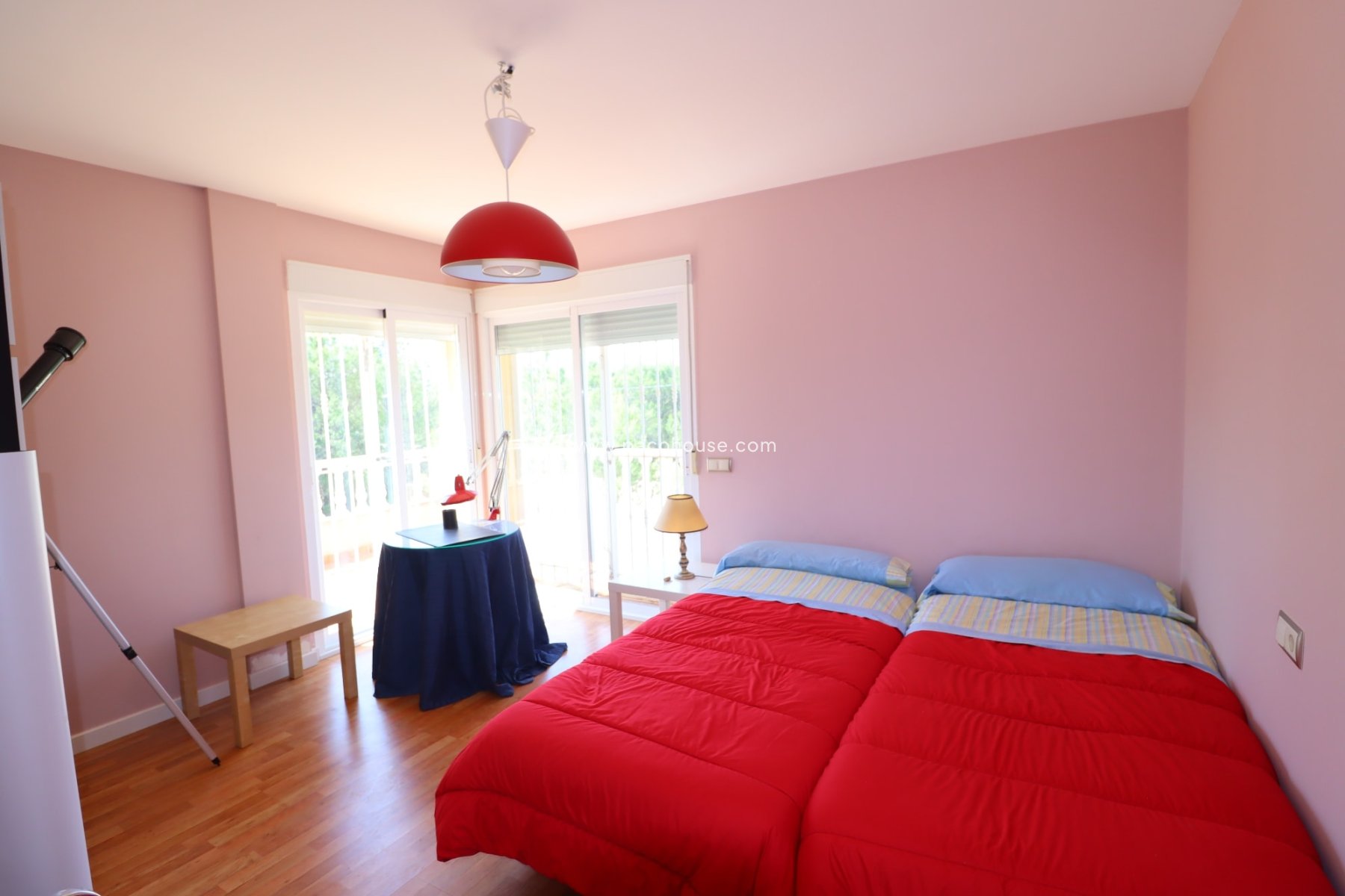 Resale - Villa -
La Parroquia