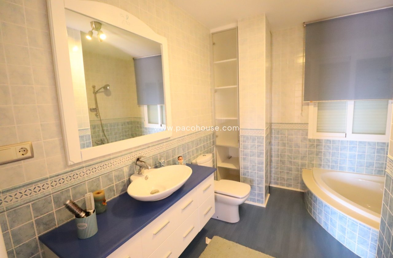 Resale - Villa -
La Parroquia