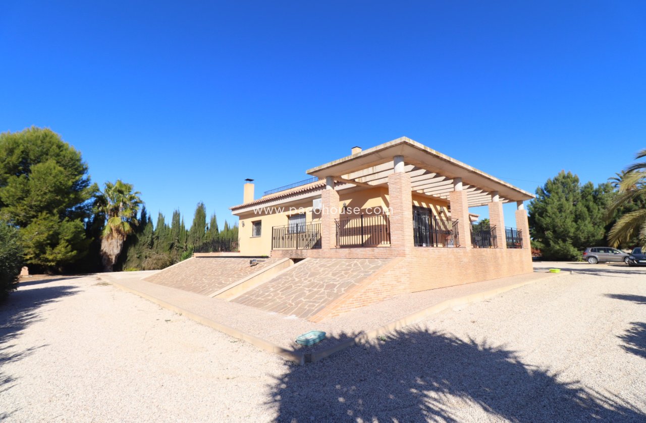 Resale - Villa -
Lorca