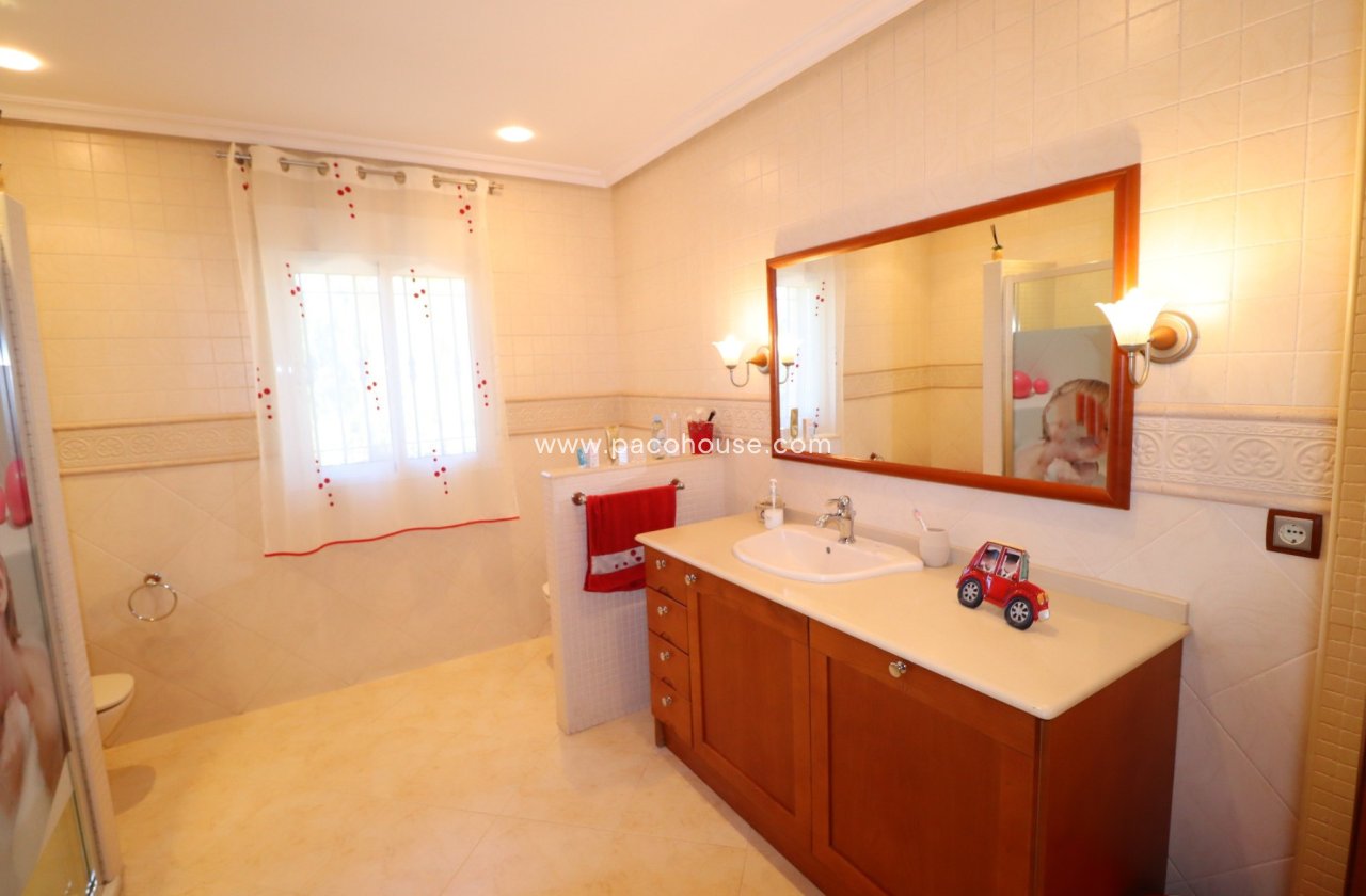 Resale - Villa -
Lorca