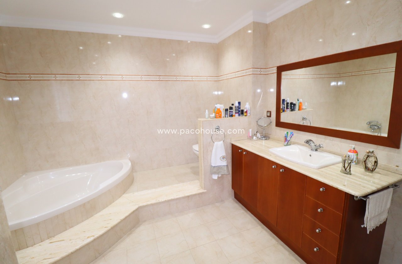 Resale - Villa -
Lorca