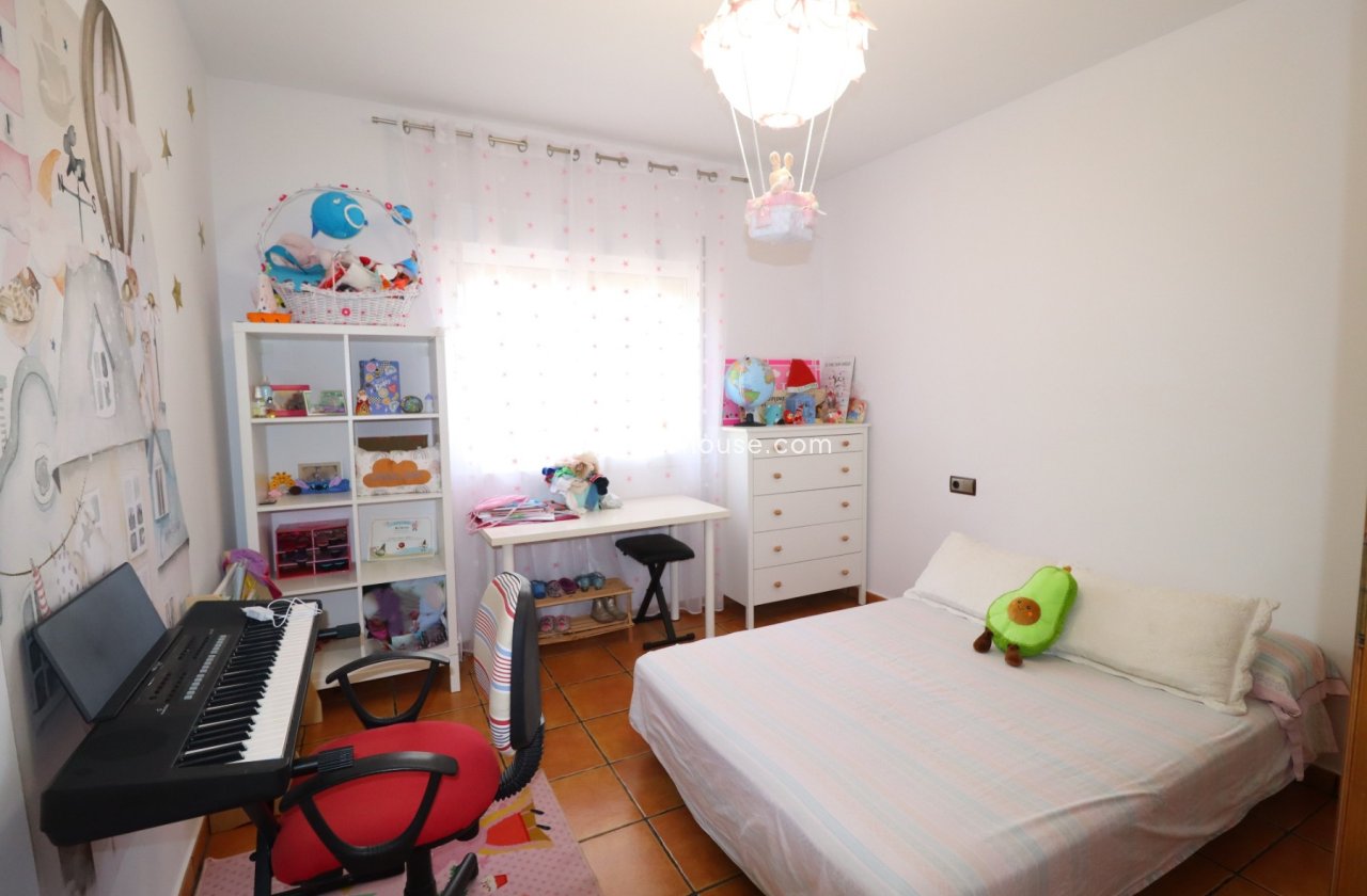 Resale - Villa -
Lorca