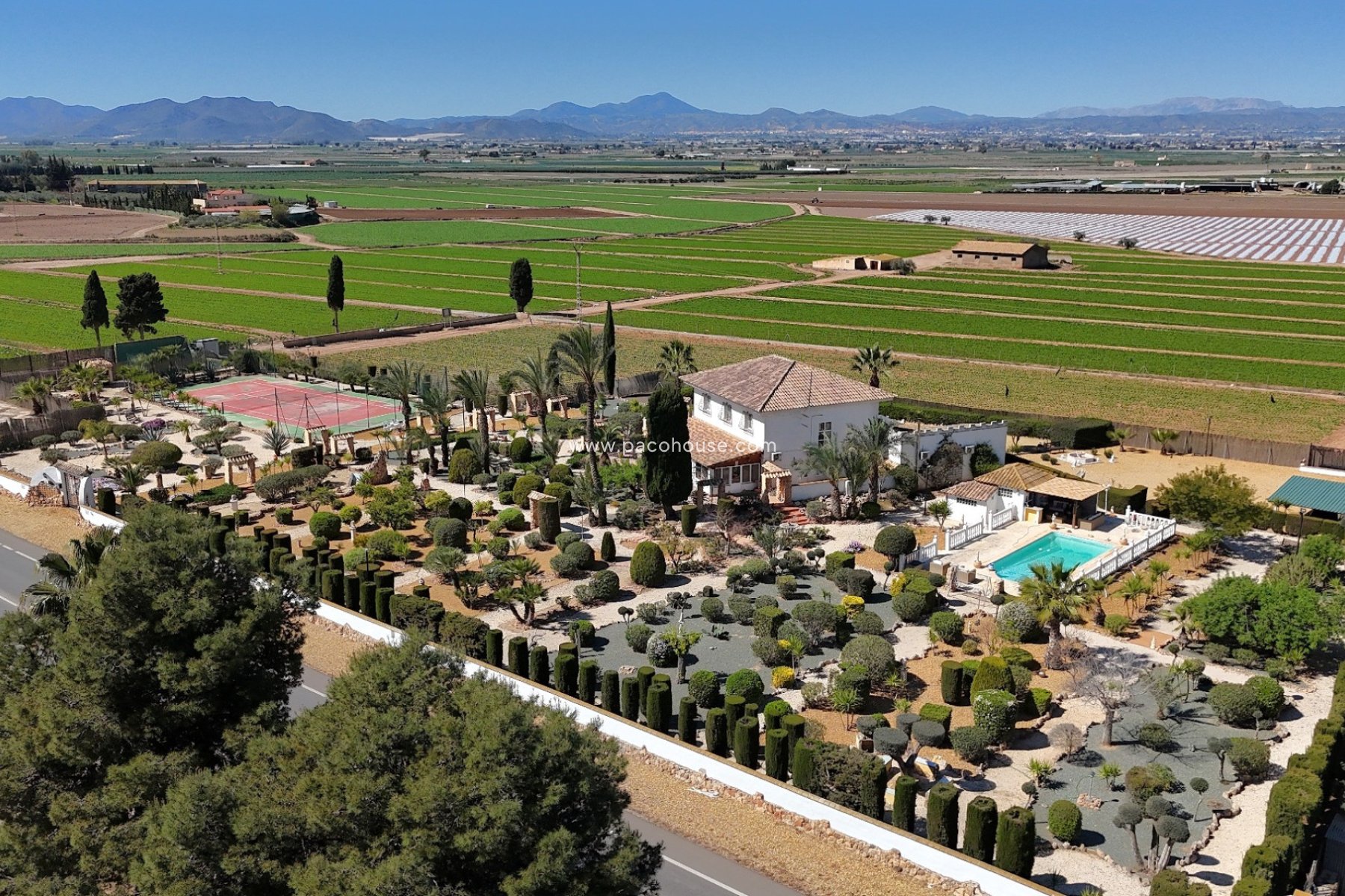 Resale - Villa -
Purias