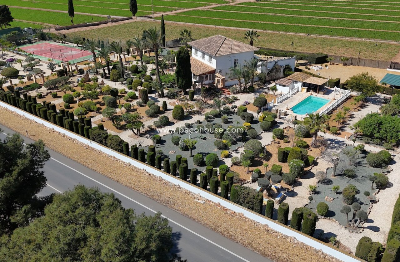 Resale - Villa -
Purias