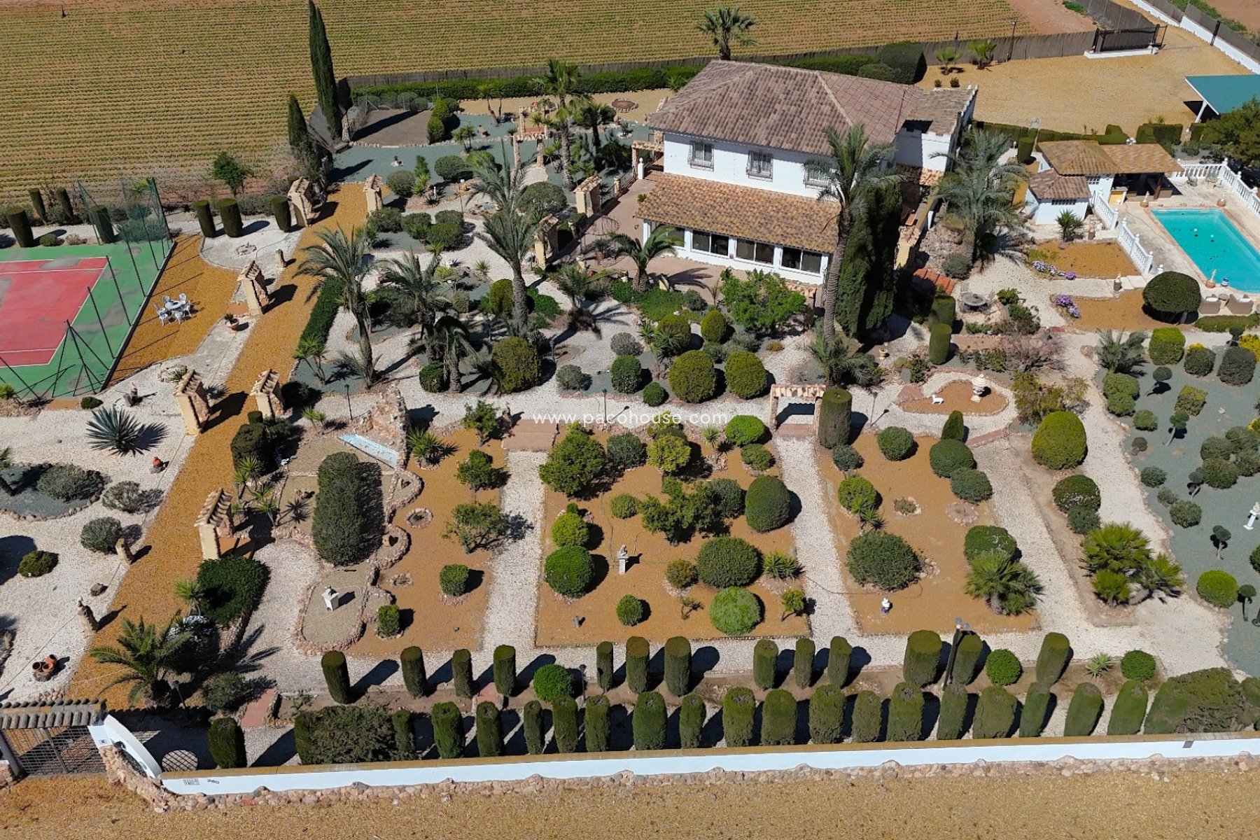 Resale - Villa -
Purias