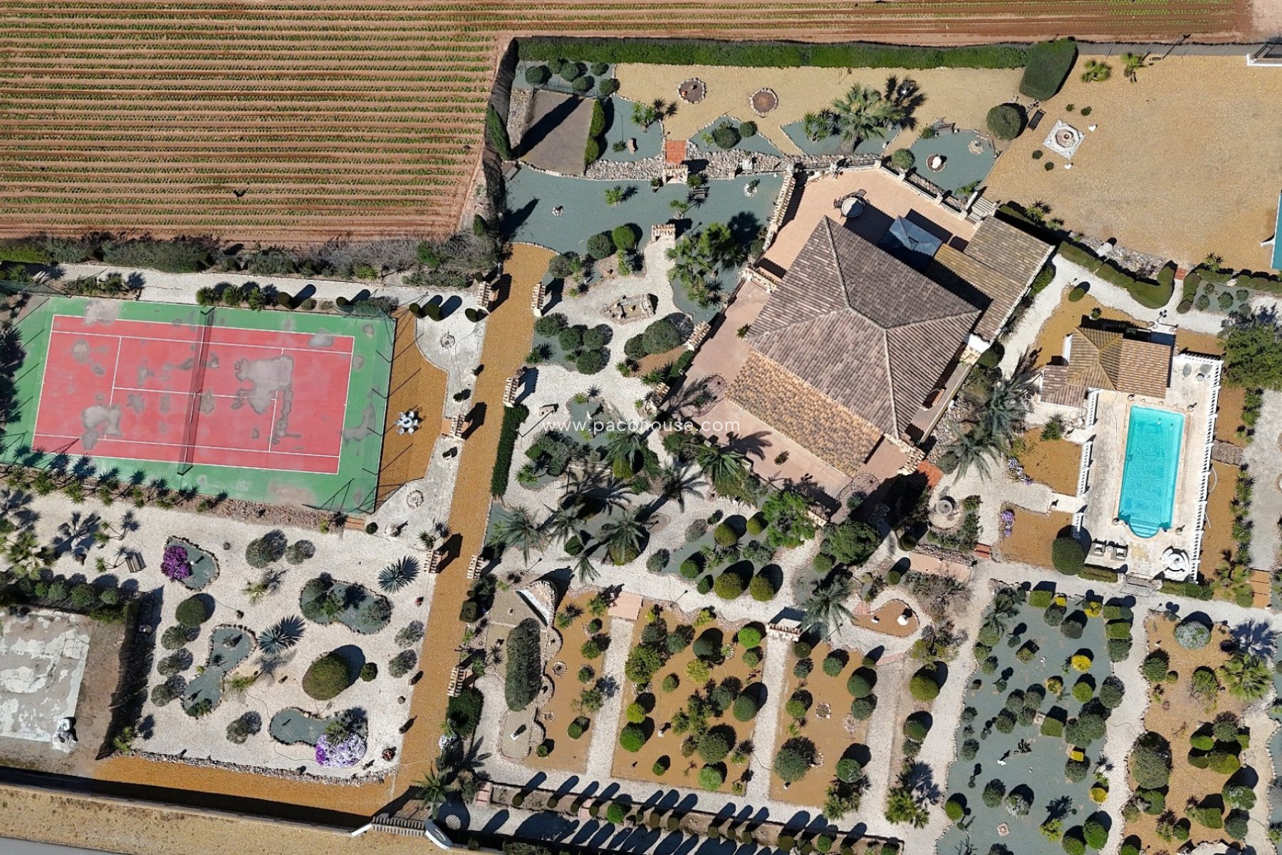 Resale - Villa -
Purias