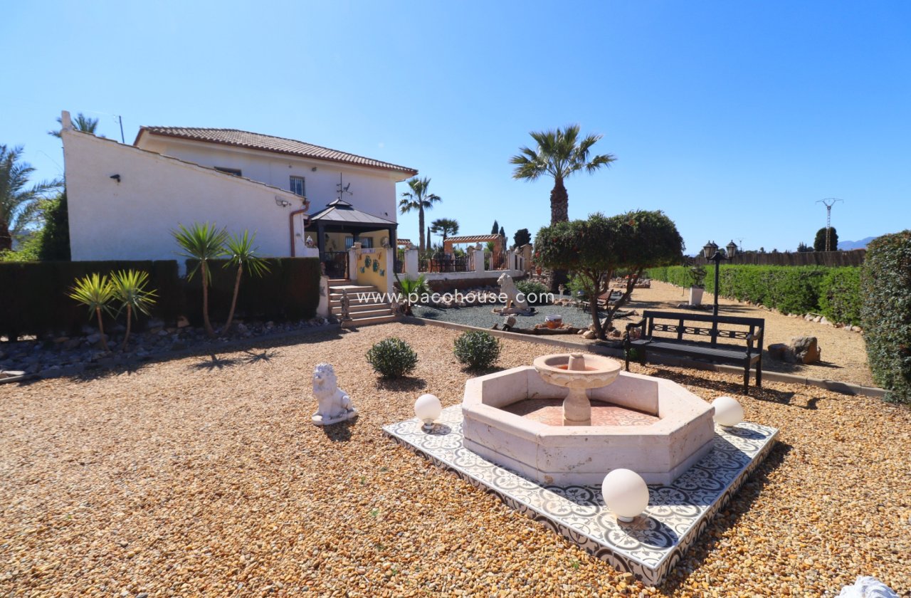 Resale - Villa -
Purias