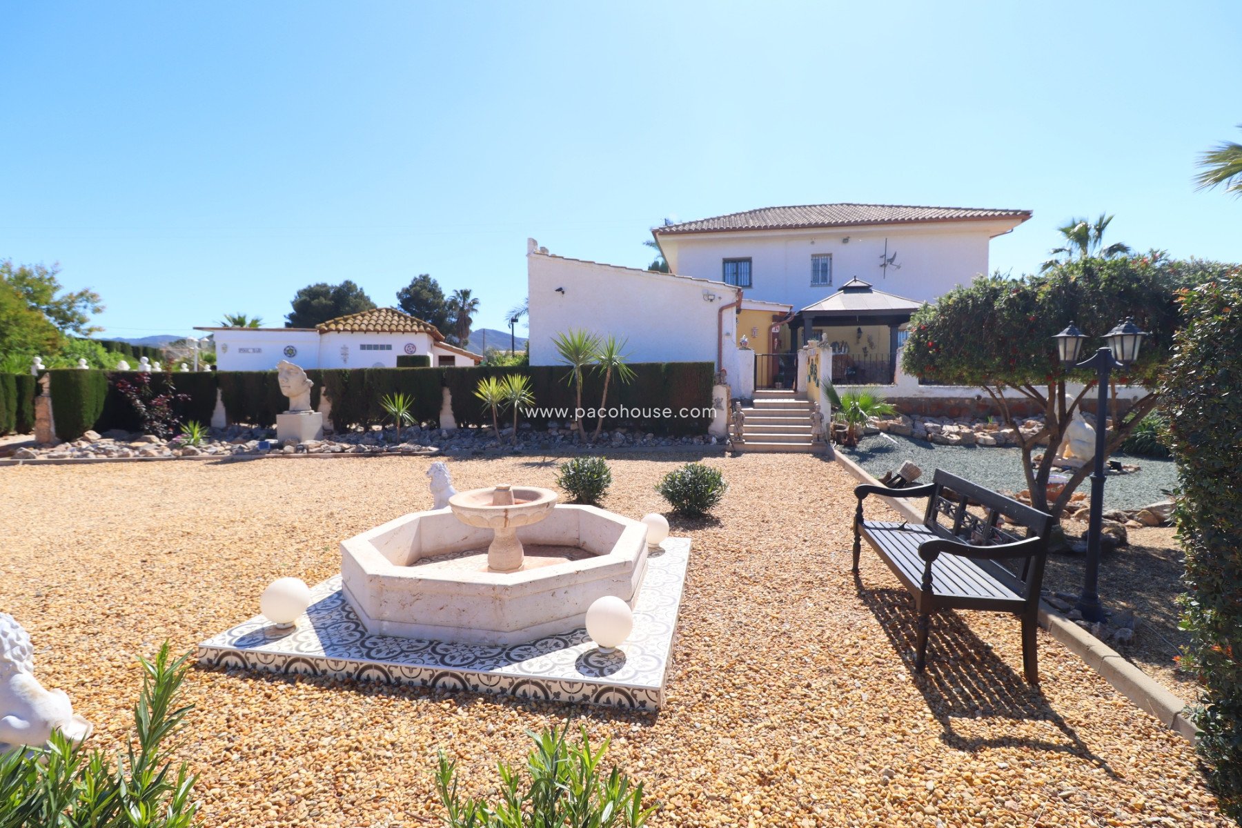 Resale - Villa -
Purias