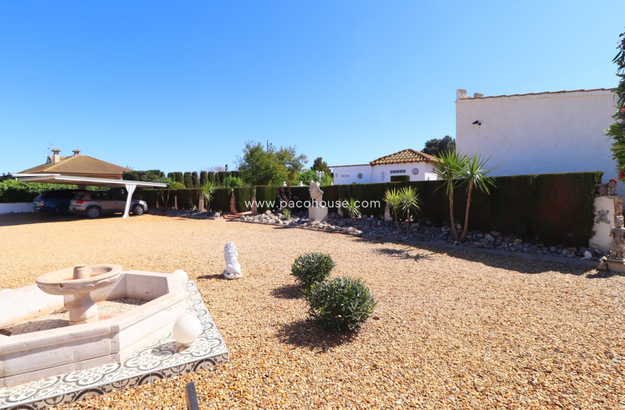 Resale - Villa -
Purias