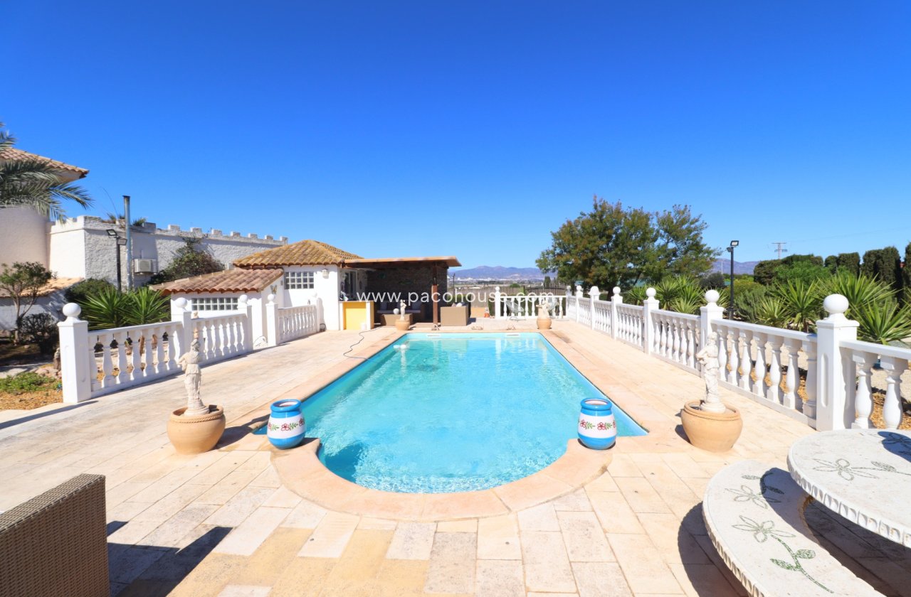 Resale - Villa -
Purias