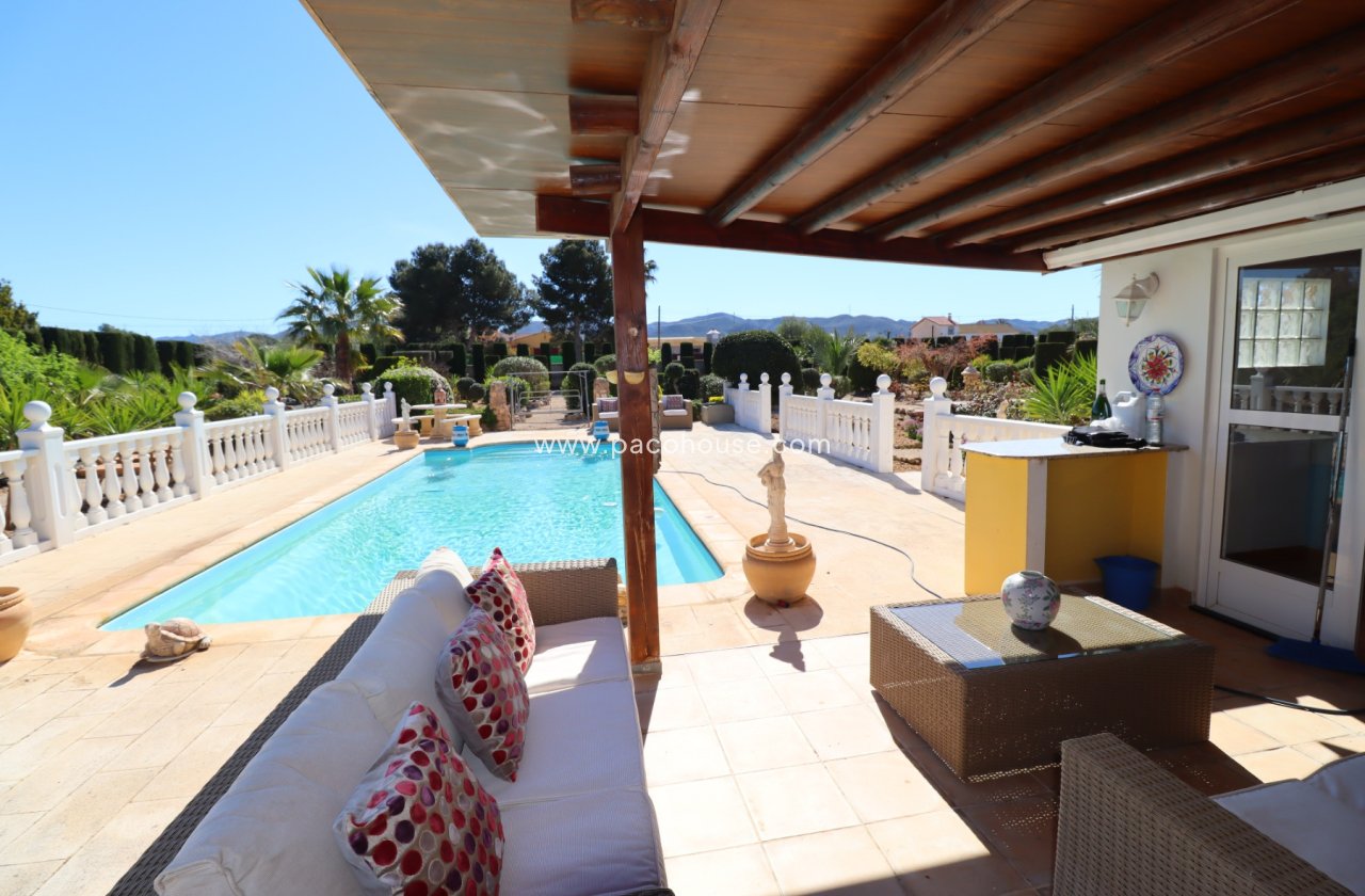 Resale - Villa -
Purias