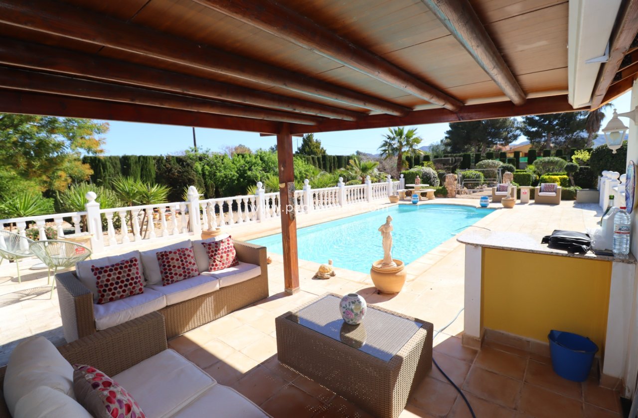 Resale - Villa -
Purias