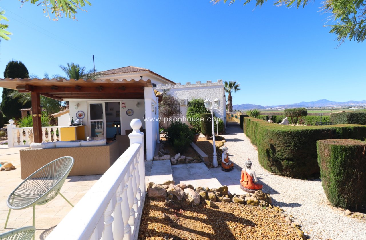 Resale - Villa -
Purias