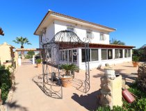 Resale - Villa -
Purias