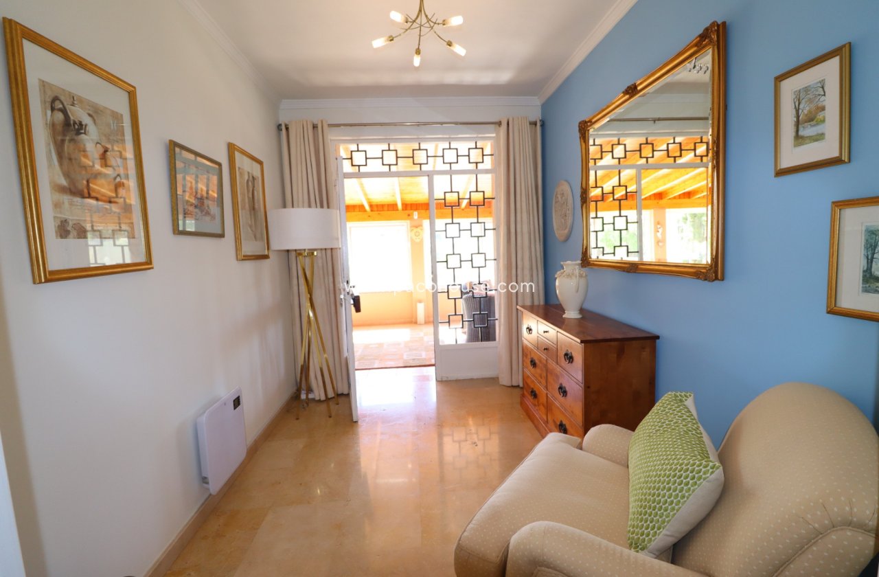 Resale - Villa -
Purias