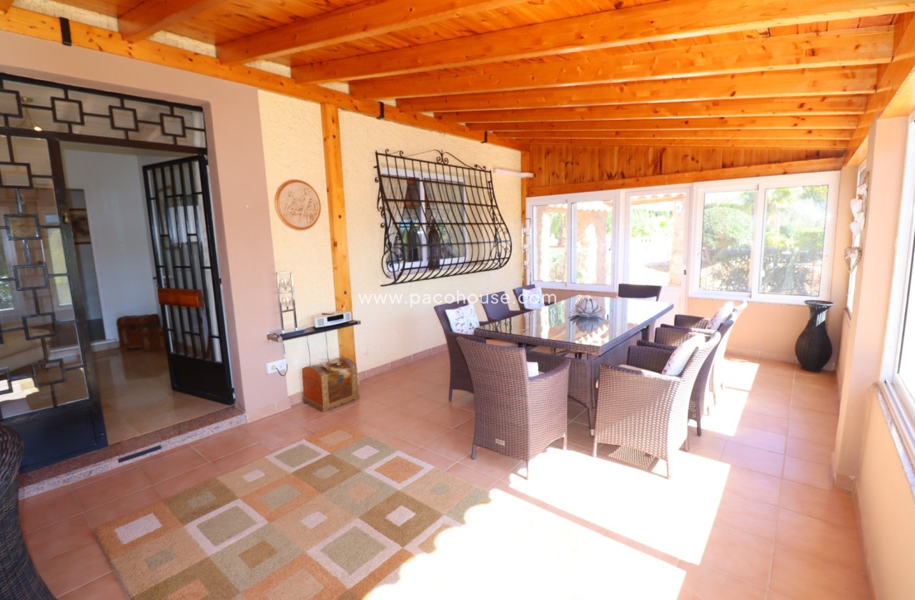 Resale - Villa -
Purias