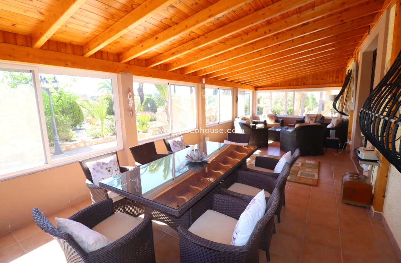 Resale - Villa -
Purias