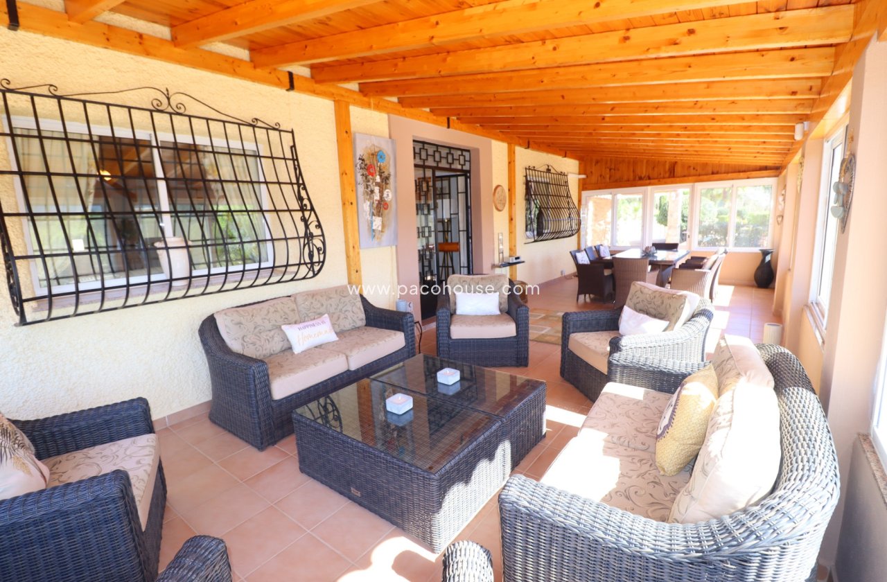 Resale - Villa -
Purias