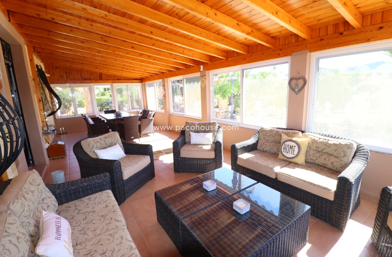 Resale - Villa -
Purias