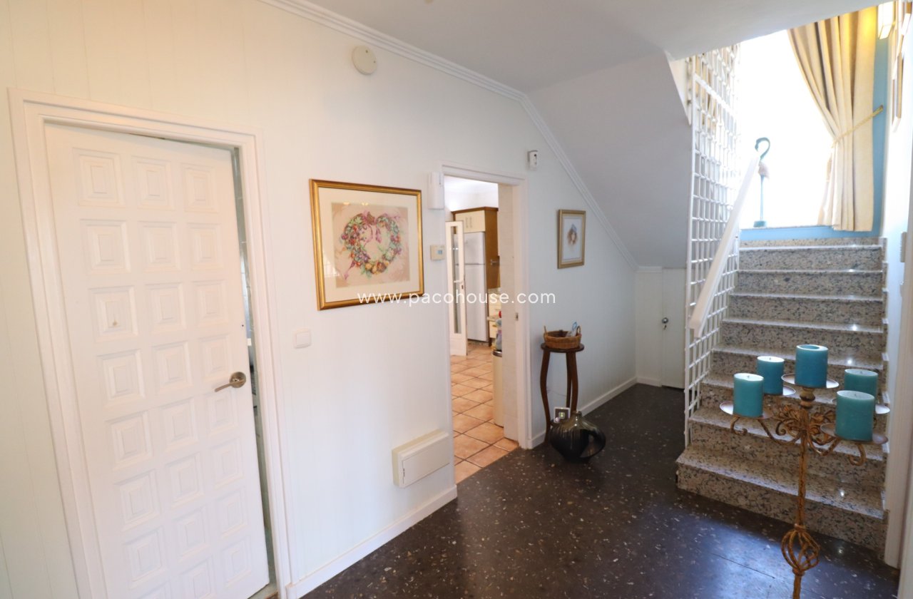 Resale - Villa -
Purias