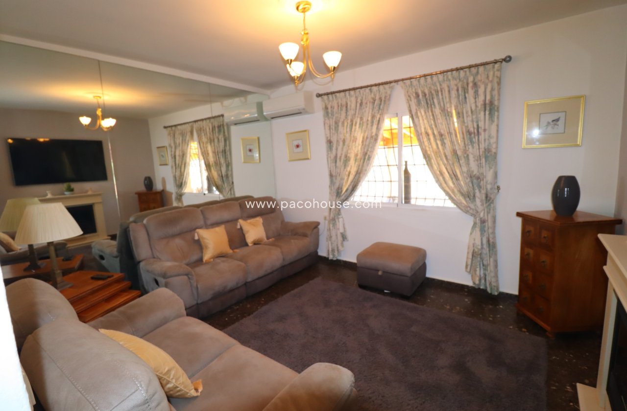 Resale - Villa -
Purias