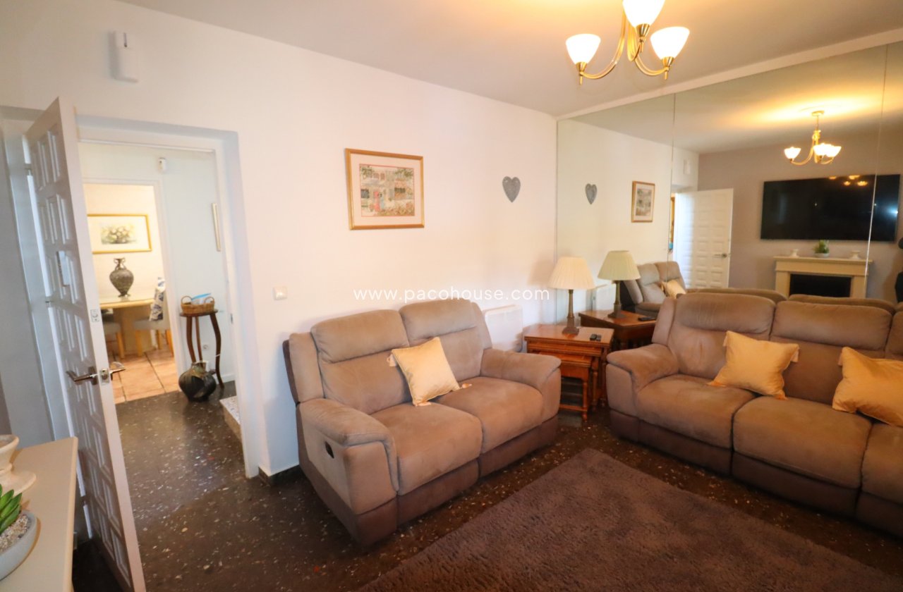 Resale - Villa -
Purias