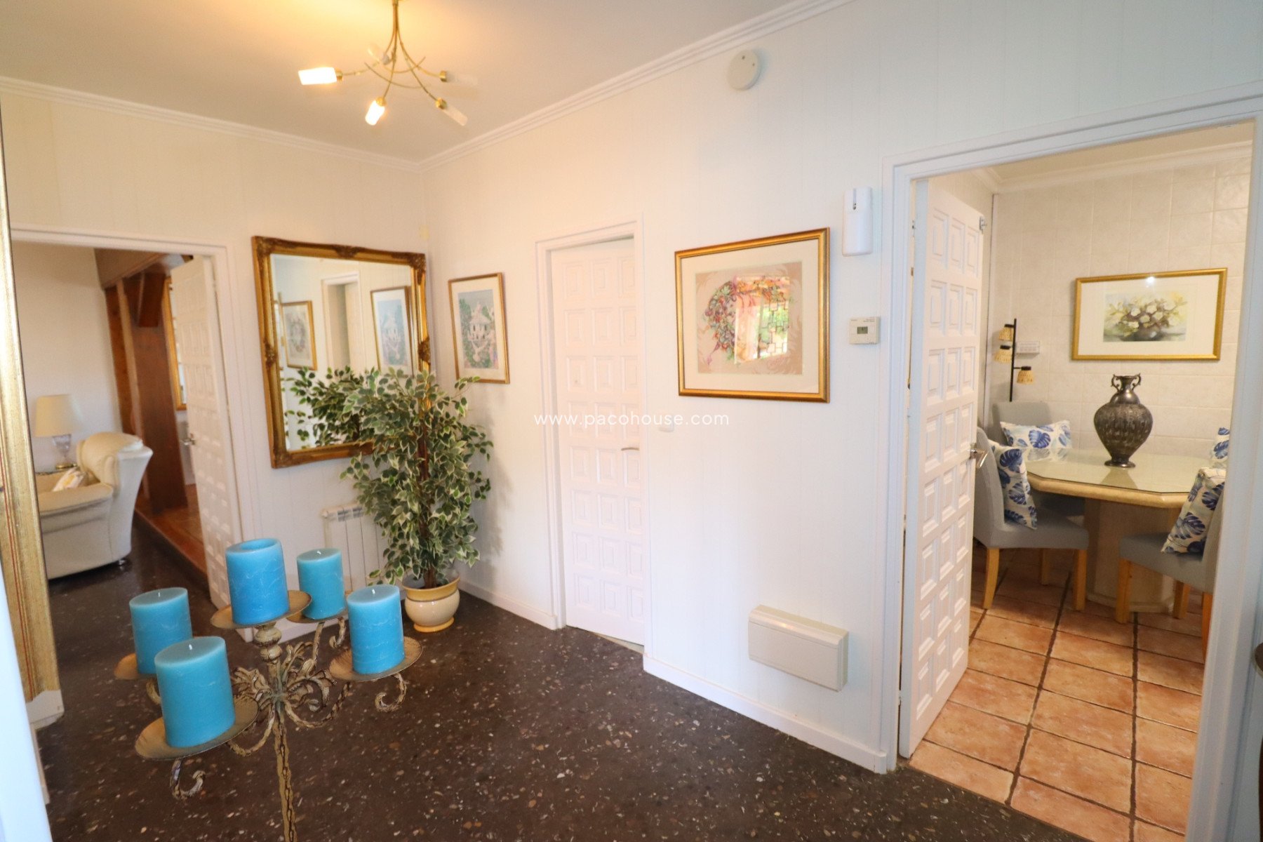 Resale - Villa -
Purias