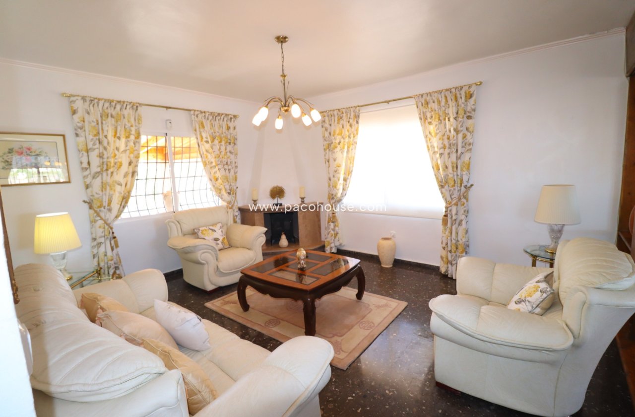 Resale - Villa -
Purias