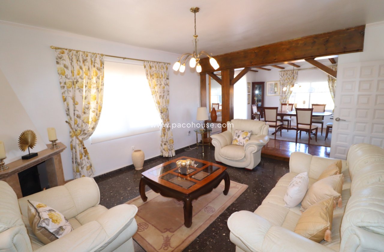 Resale - Villa -
Purias