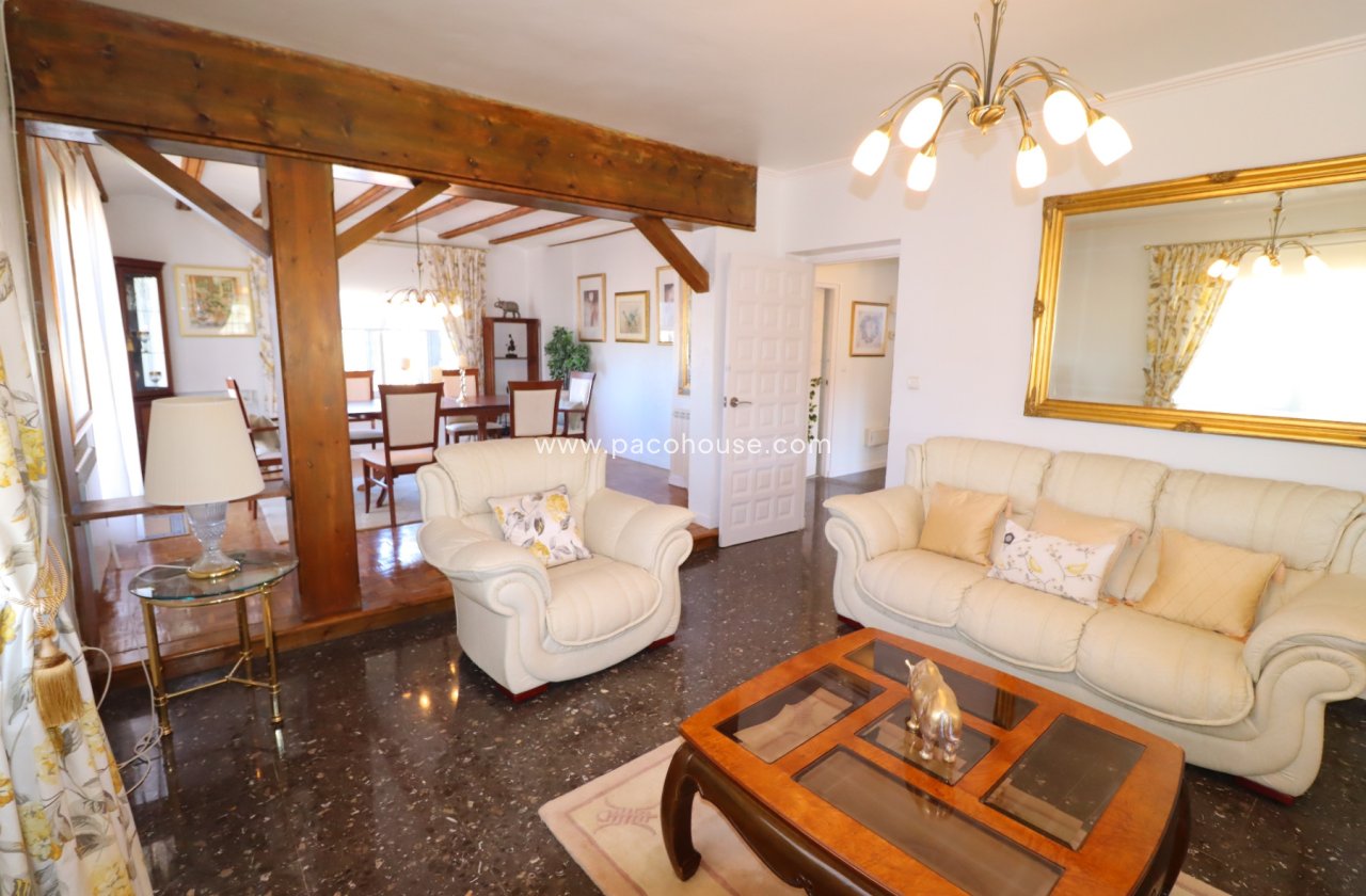 Resale - Villa -
Purias