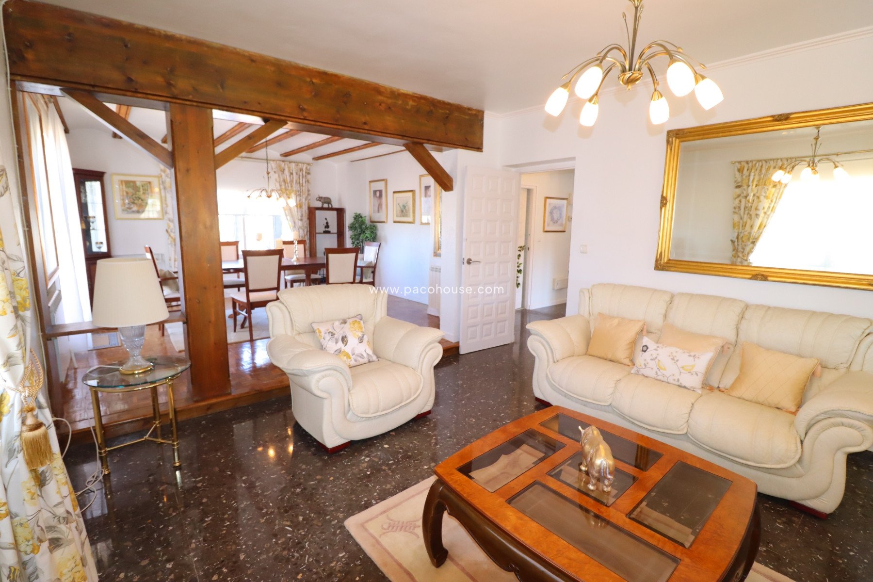 Resale - Villa -
Purias