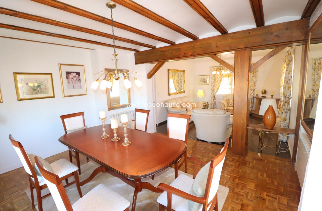 Resale - Villa -
Purias