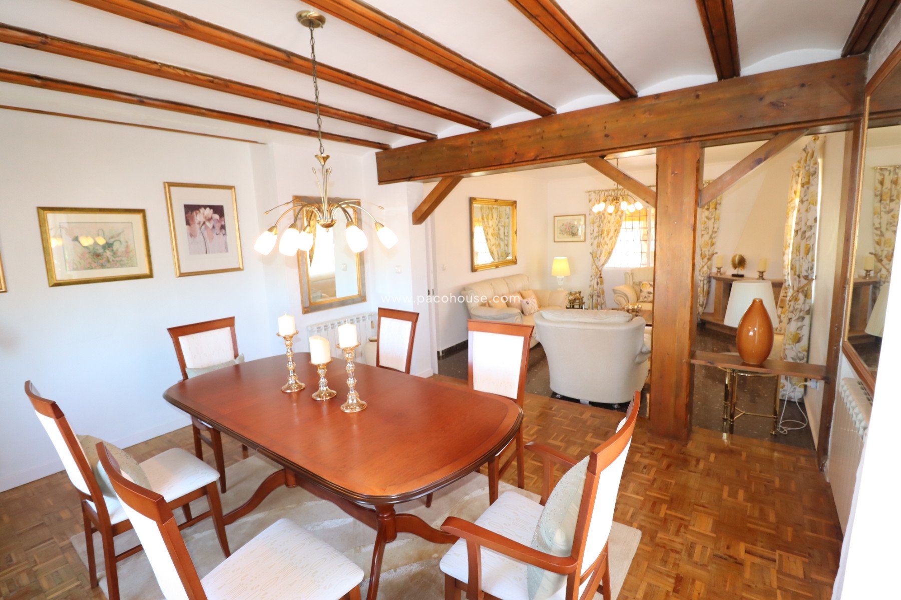 Resale - Villa -
Purias