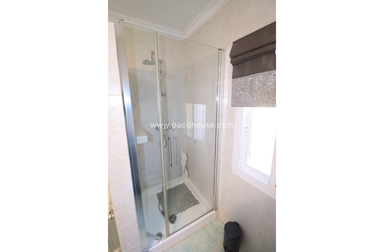 Resale - Villa -
Purias