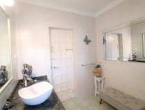 Resale - Villa -
Purias