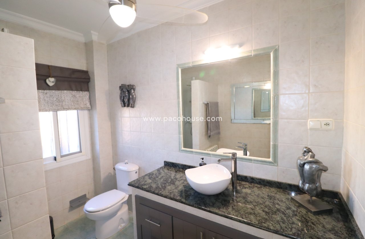 Resale - Villa -
Purias