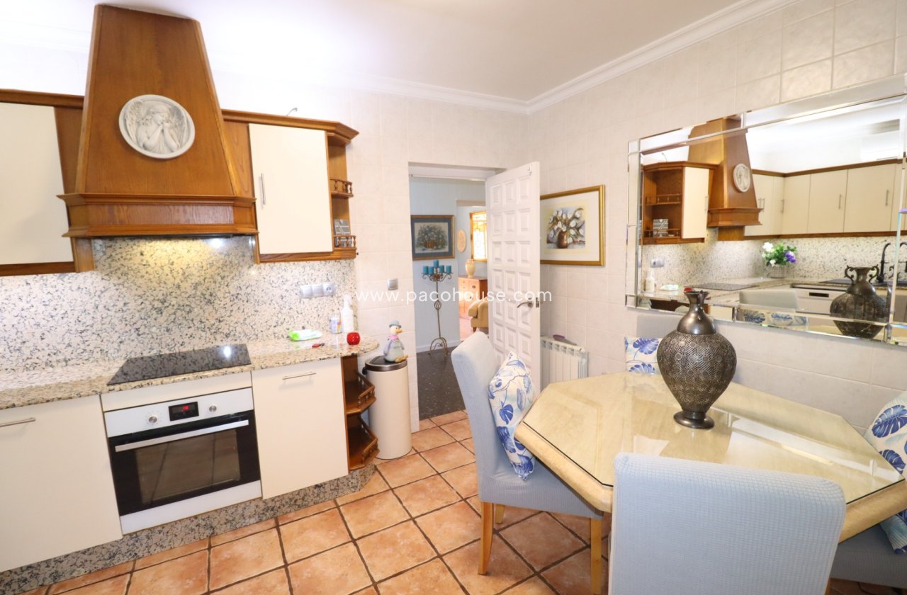 Resale - Villa -
Purias