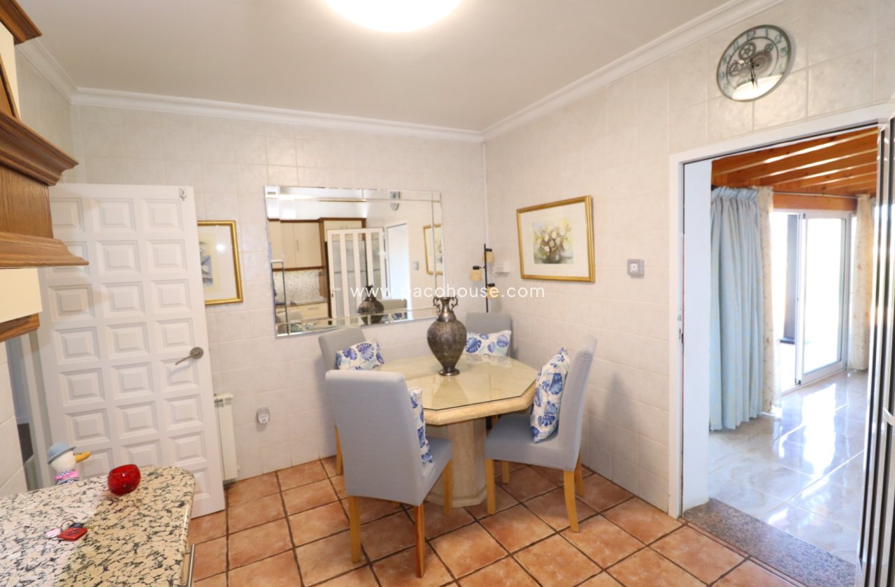 Resale - Villa -
Purias