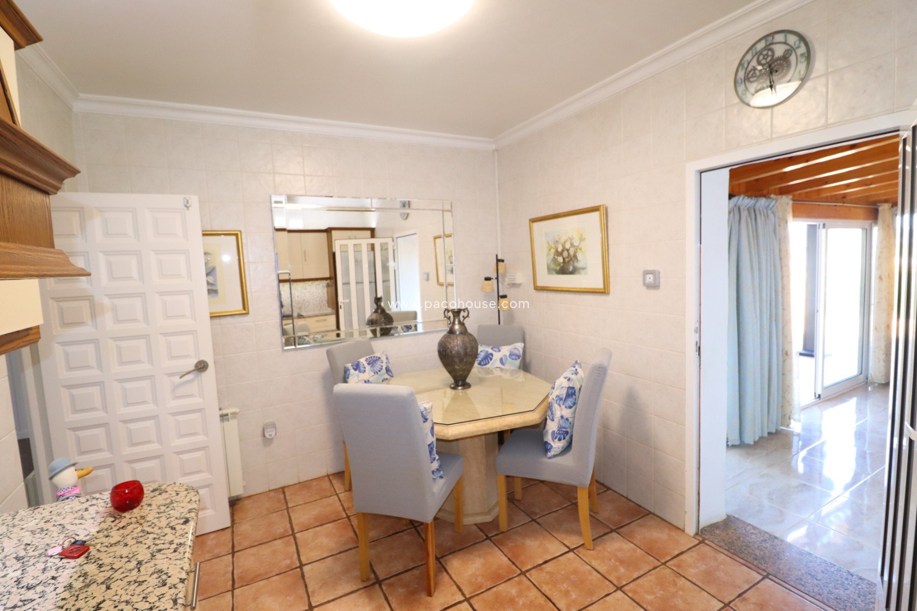 Resale - Villa -
Purias