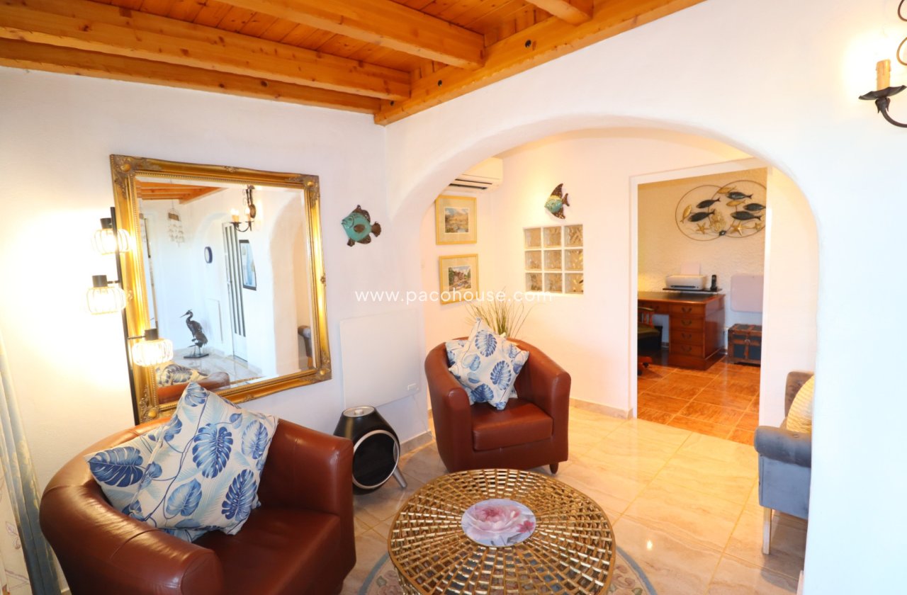 Resale - Villa -
Purias