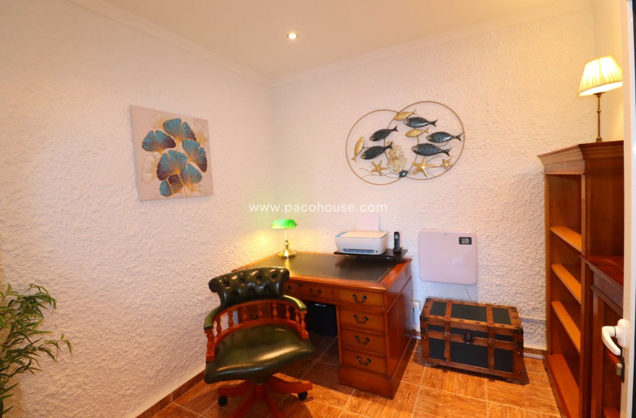 Resale - Villa -
Purias