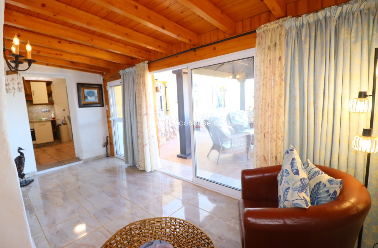 Resale - Villa -
Purias