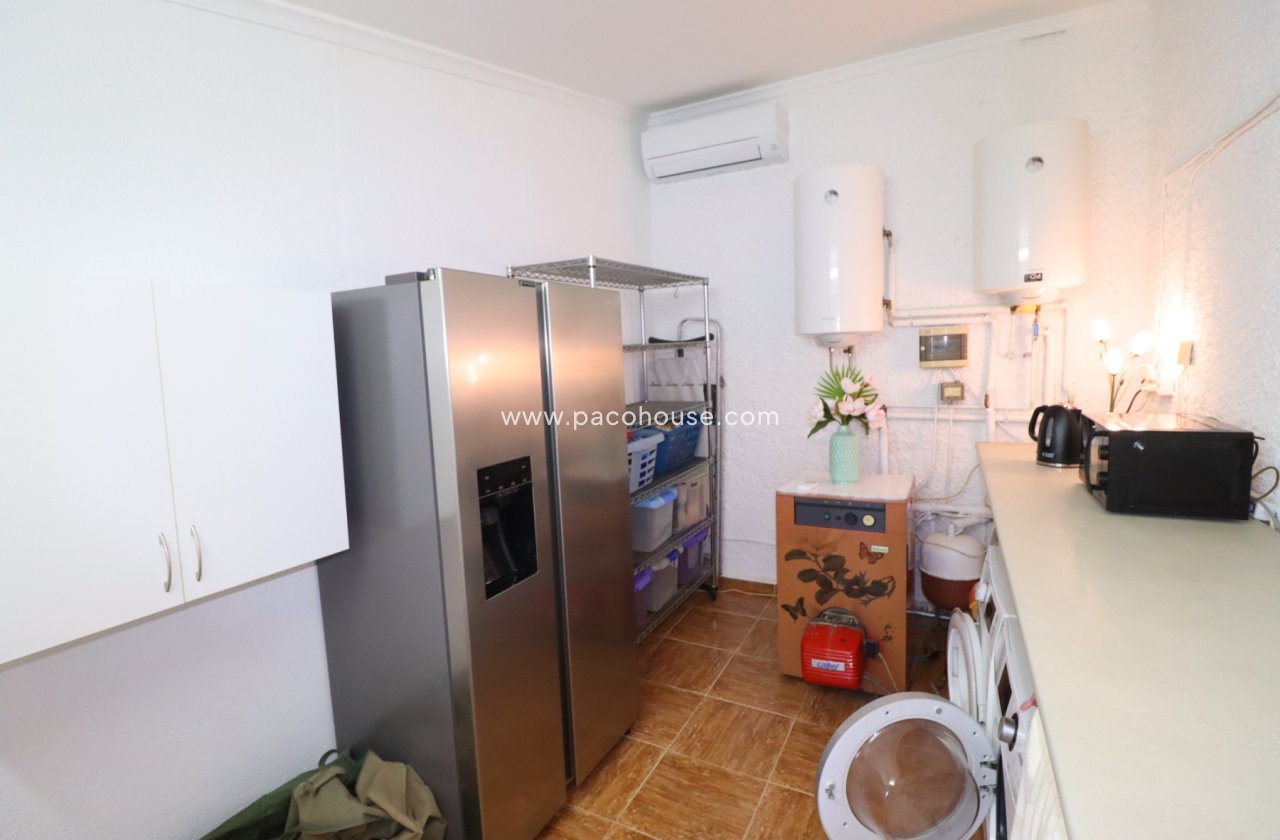 Resale - Villa -
Purias