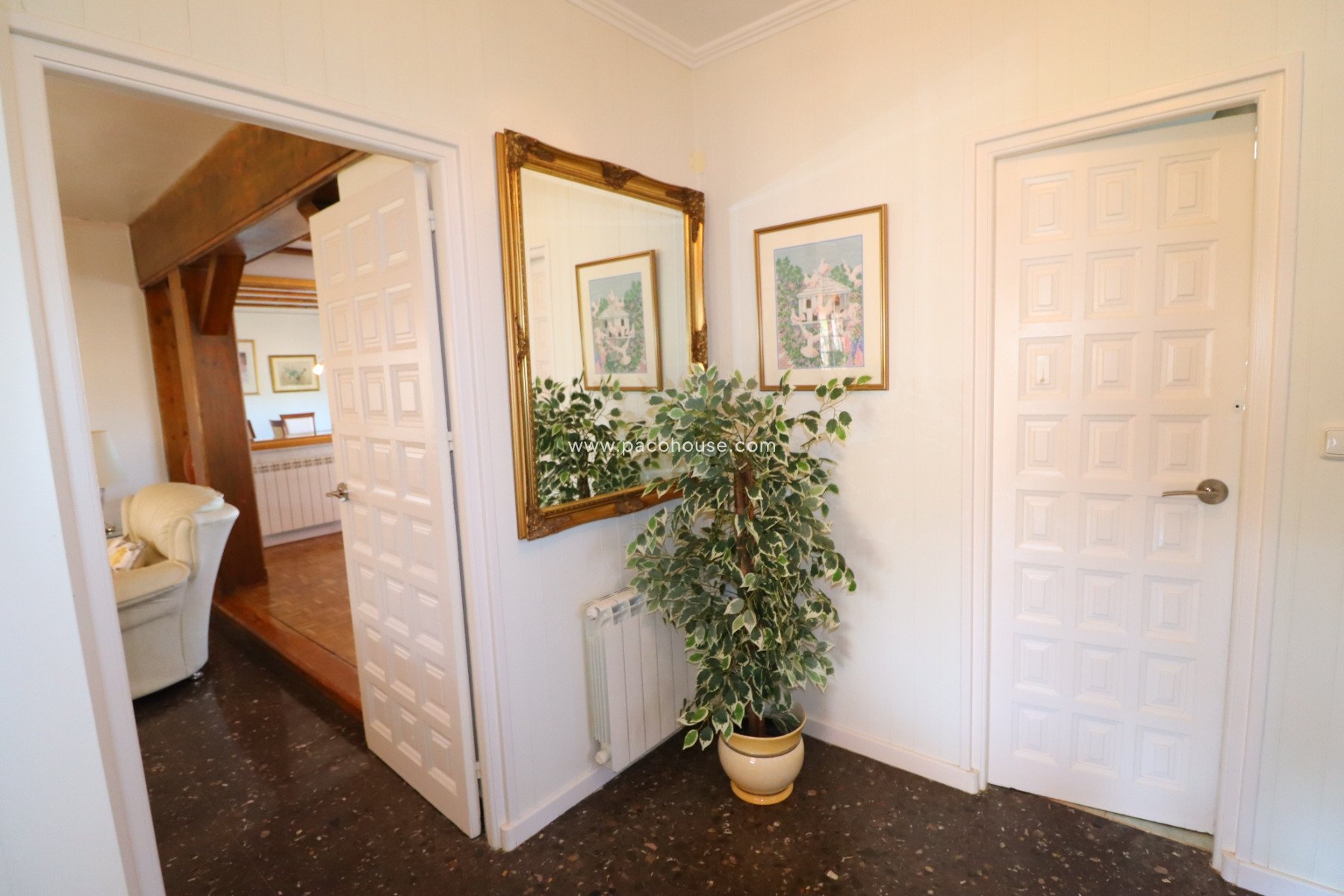 Resale - Villa -
Purias