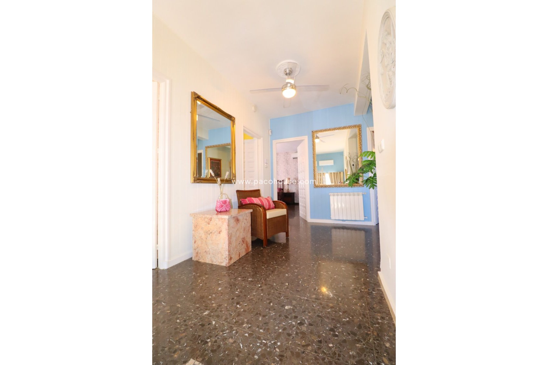 Resale - Villa -
Purias